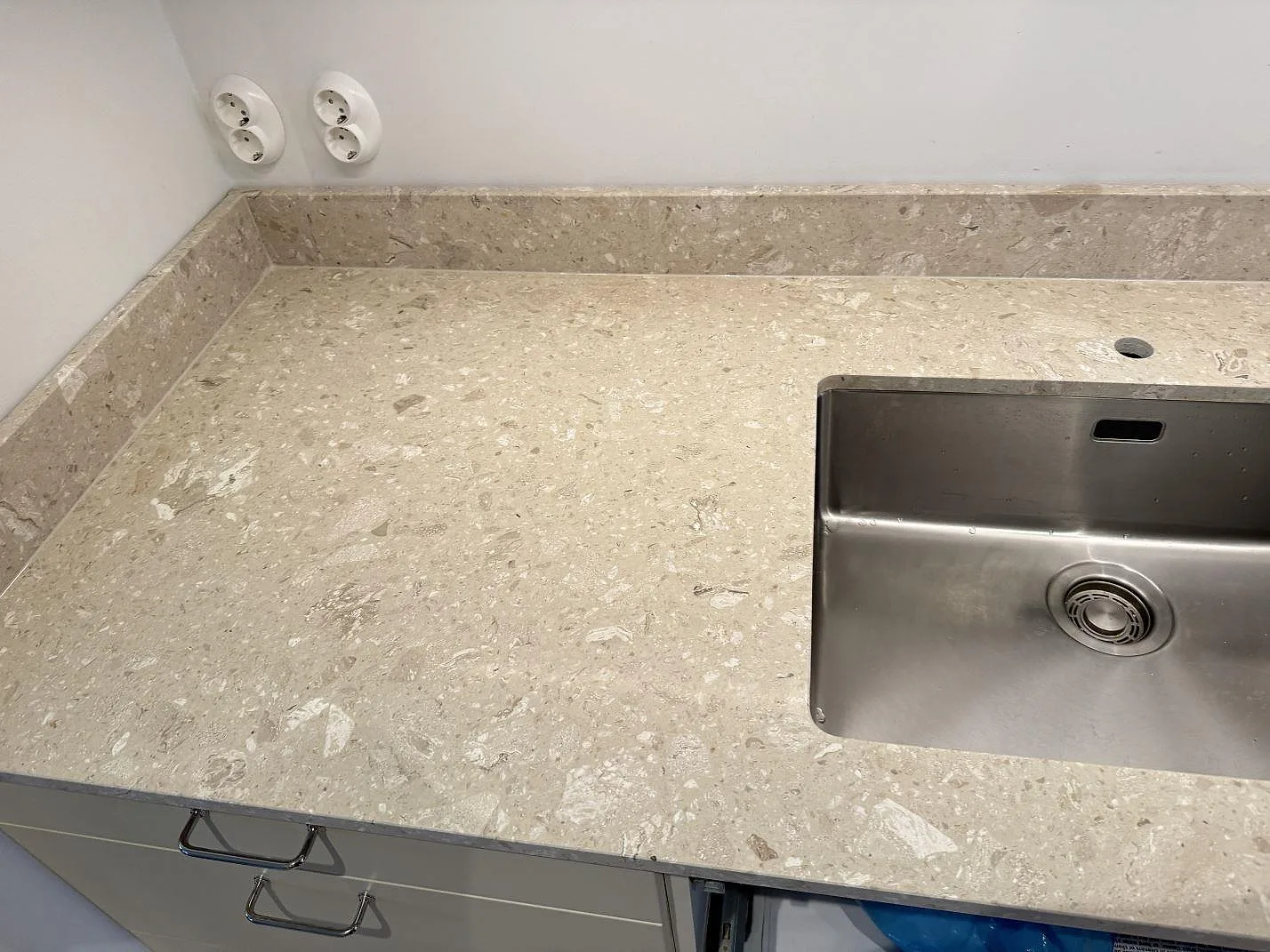 Køkkenbordplade i Terrazzo Perlato Royal, Malmö – billede 2