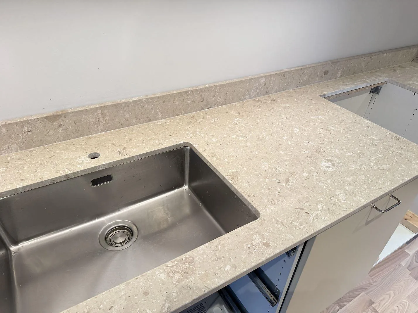 Køkkenbordplade i Terrazzo Perlato Royal, Malmö – billede 3