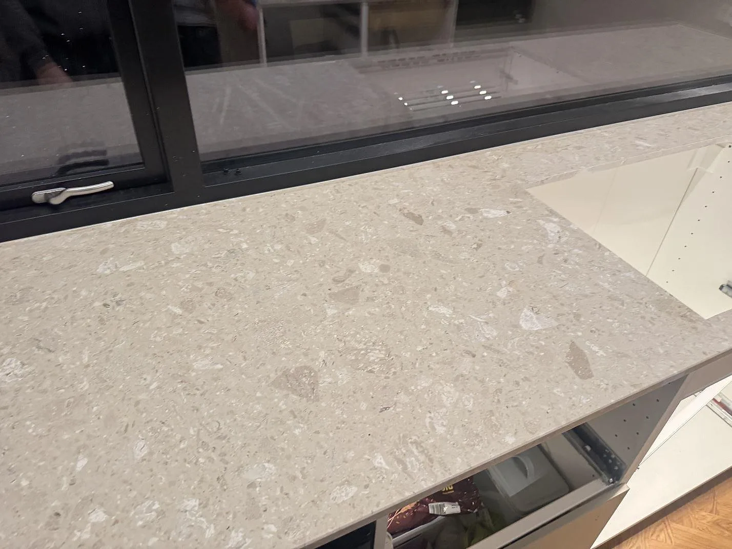 Køkkenbordplade i Terrazzo Perlato Royal, Odense SV – billede 3