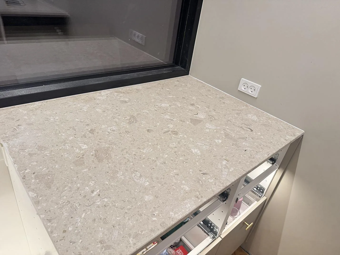 Køkkenbordplade i Terrazzo Perlato Royal, Odense SV – billede 4