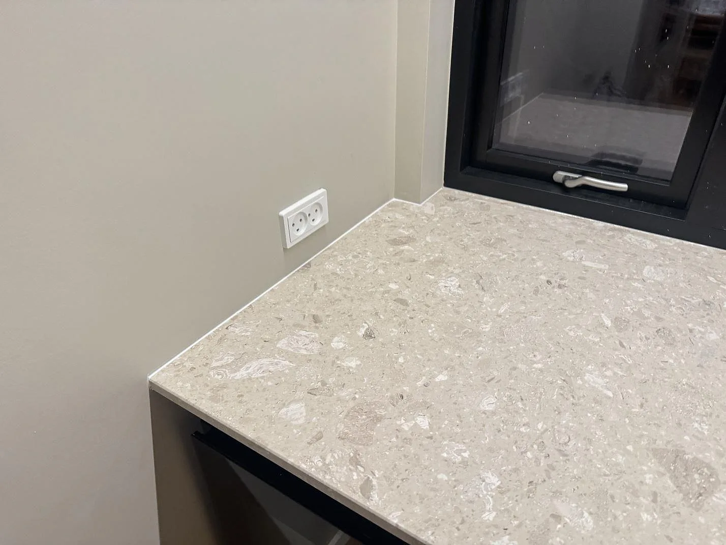 Køkkenbordplade i Terrazzo Perlato Royal, Odense SV – billede 5