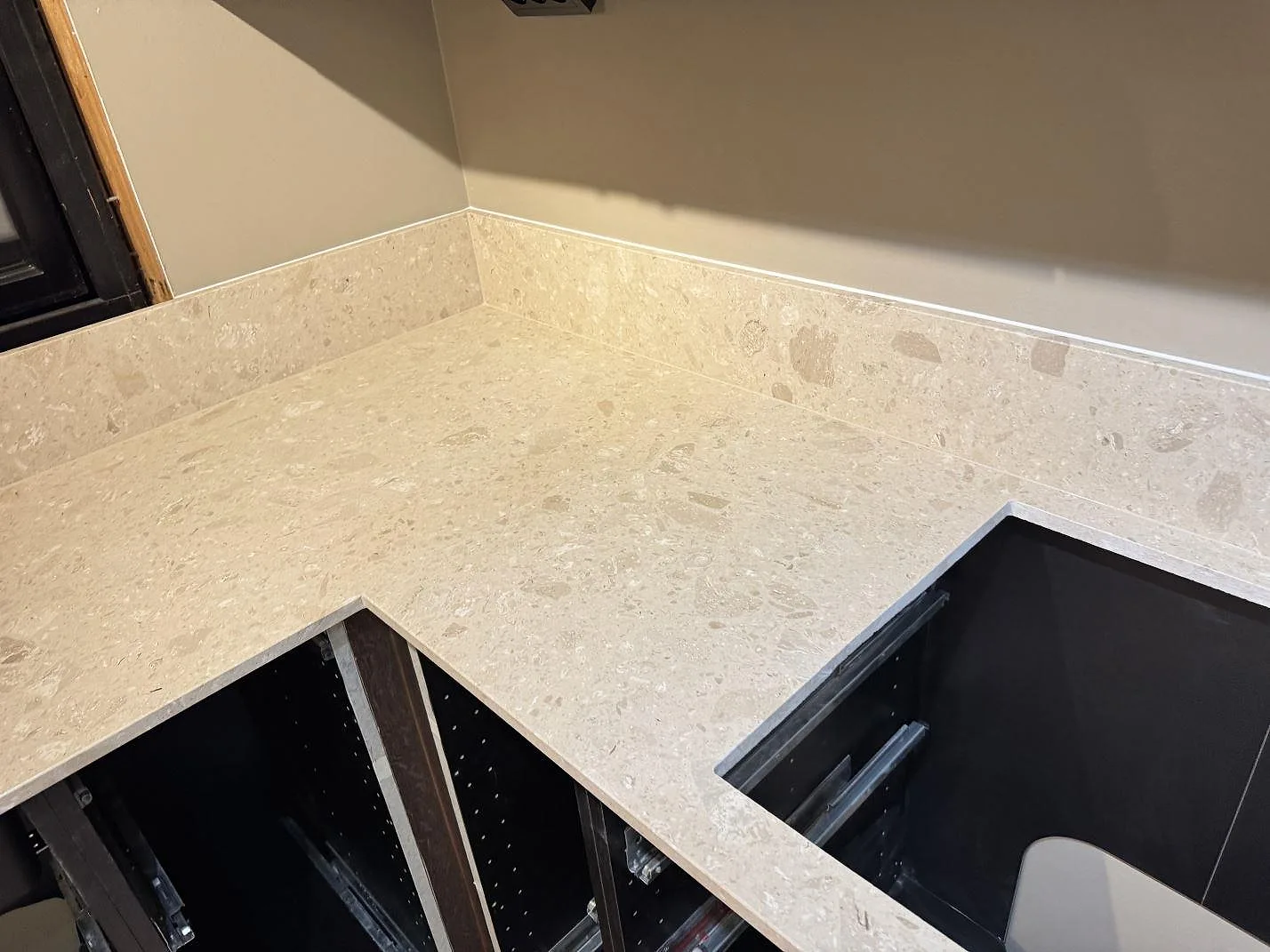Køkkenbordplade i Terrazzo Perlato Royal, Sjöbo – billede 2