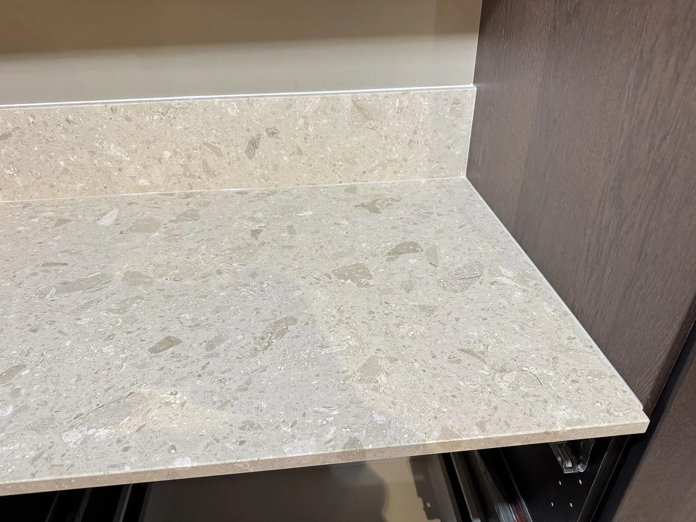 Køkkenbordplade i Terrazzo Perlato Royal, Sjöbo – billede 5