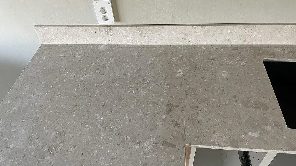 Køkkenbordplade i Terrazzo Perlato Royal, Smygehamn – billede 3