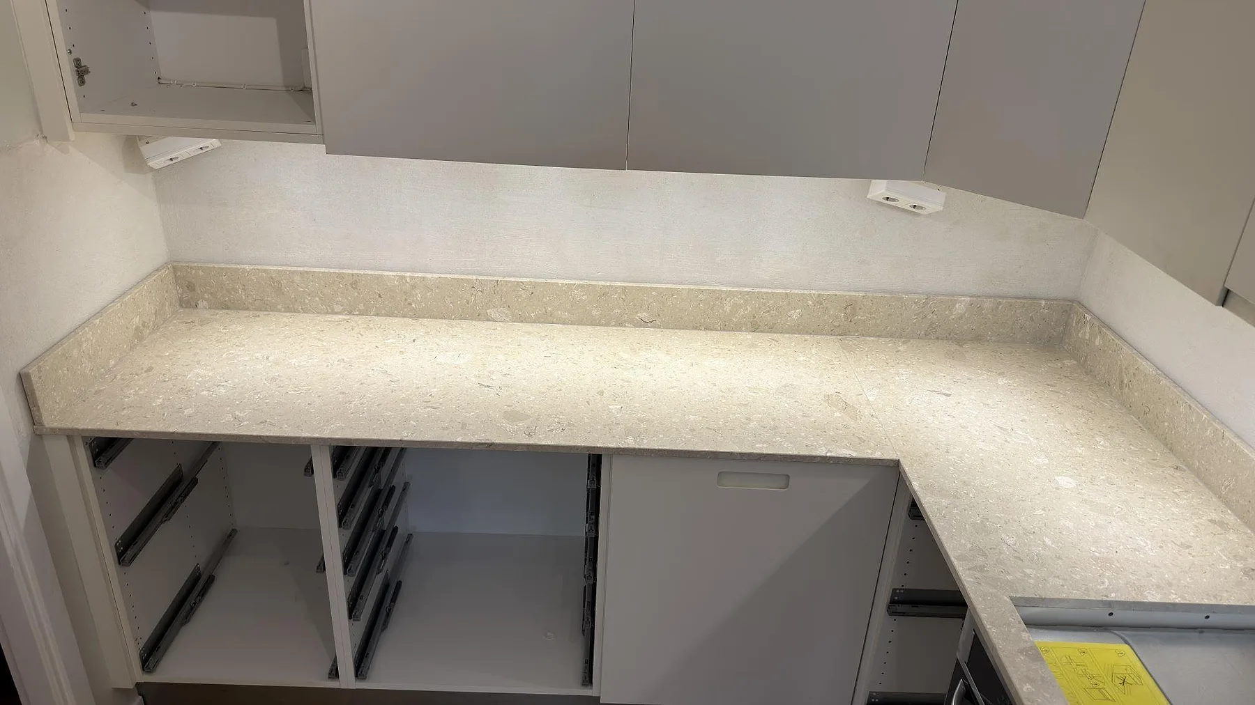 Køkkenbordplade i Terrazzo Perlato Royal, Solna – billede 3