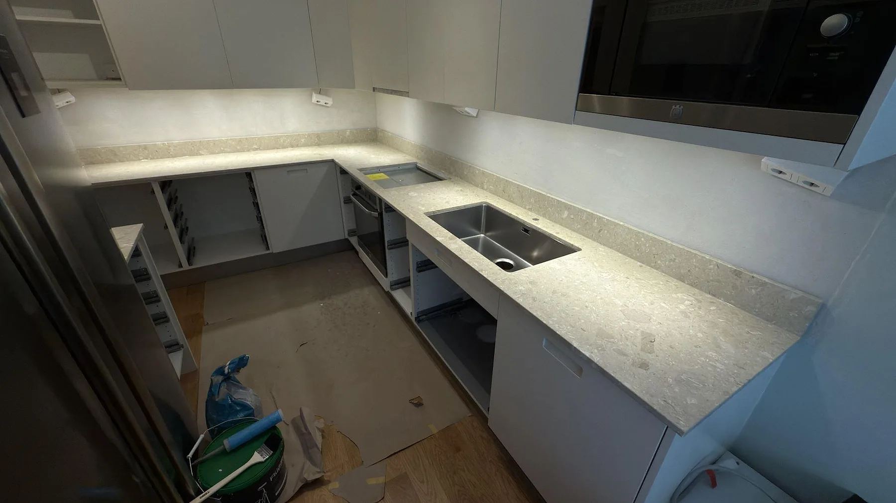 Køkkenbordplade i Terrazzo Perlato Royal, Solna – billede 2