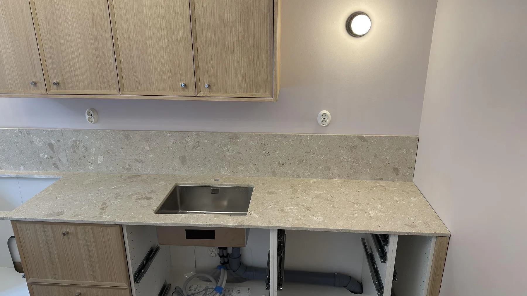 Køkkenbordplade i Terrazzo Perlato Royal, Stockholm – billede 2