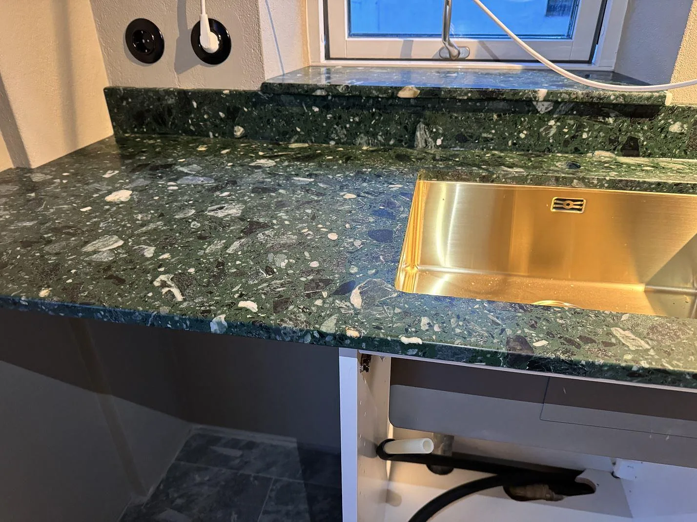 Gennemført projekt: Køkkenbordplade i Terrazzo Verde Alpi, Borrby.