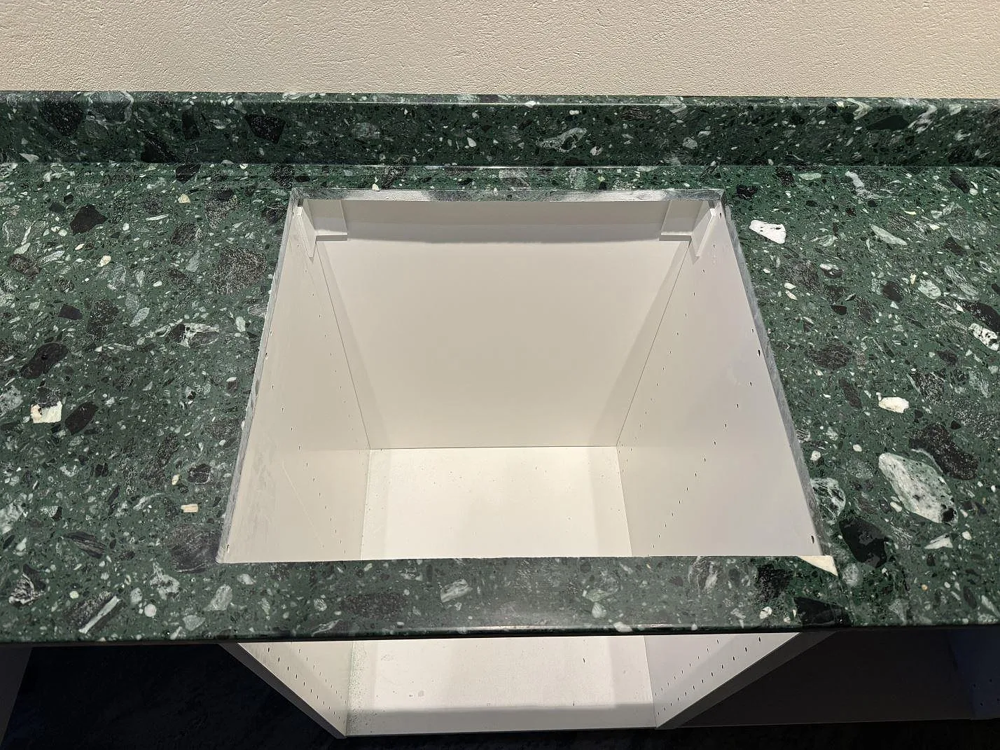 Køkkenbordplade i Terrazzo Verde Alpi, Borrby – billede 8