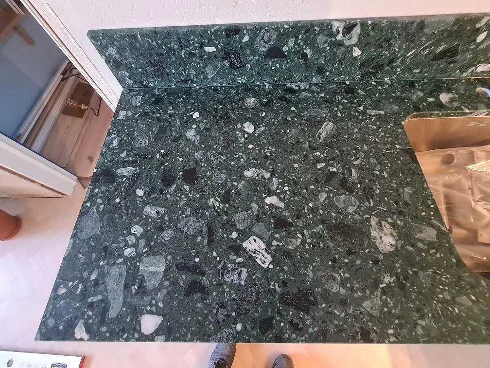 Køkkenbordplade i Terrazzo Verde Alpi, Stockholm – billede 2