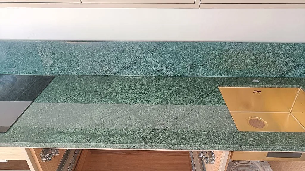 Køkkenbordplade i Verde Guatemala, Frederiksberg – billede 2