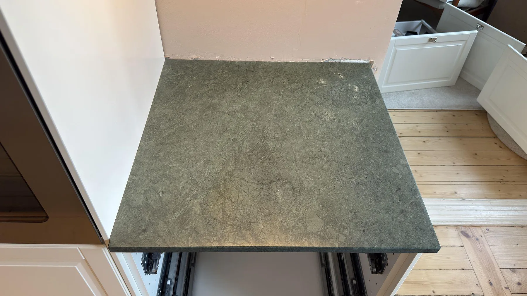 Køkkenbordplade i Verde Guatemala, Sundbyberg – billede 4