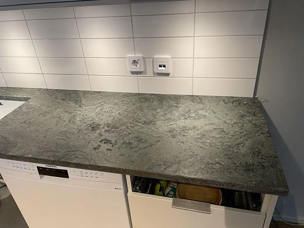 Køkkenbordplade i Verde Savana, Limhamn – billede 2