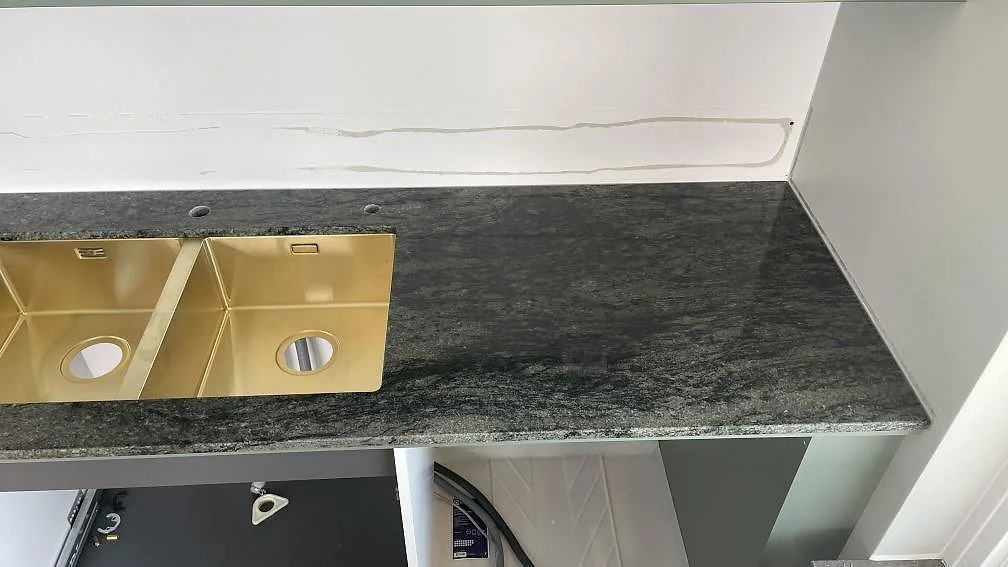 Køkkenbordplade i Verde Savana, Malmö – billede 3