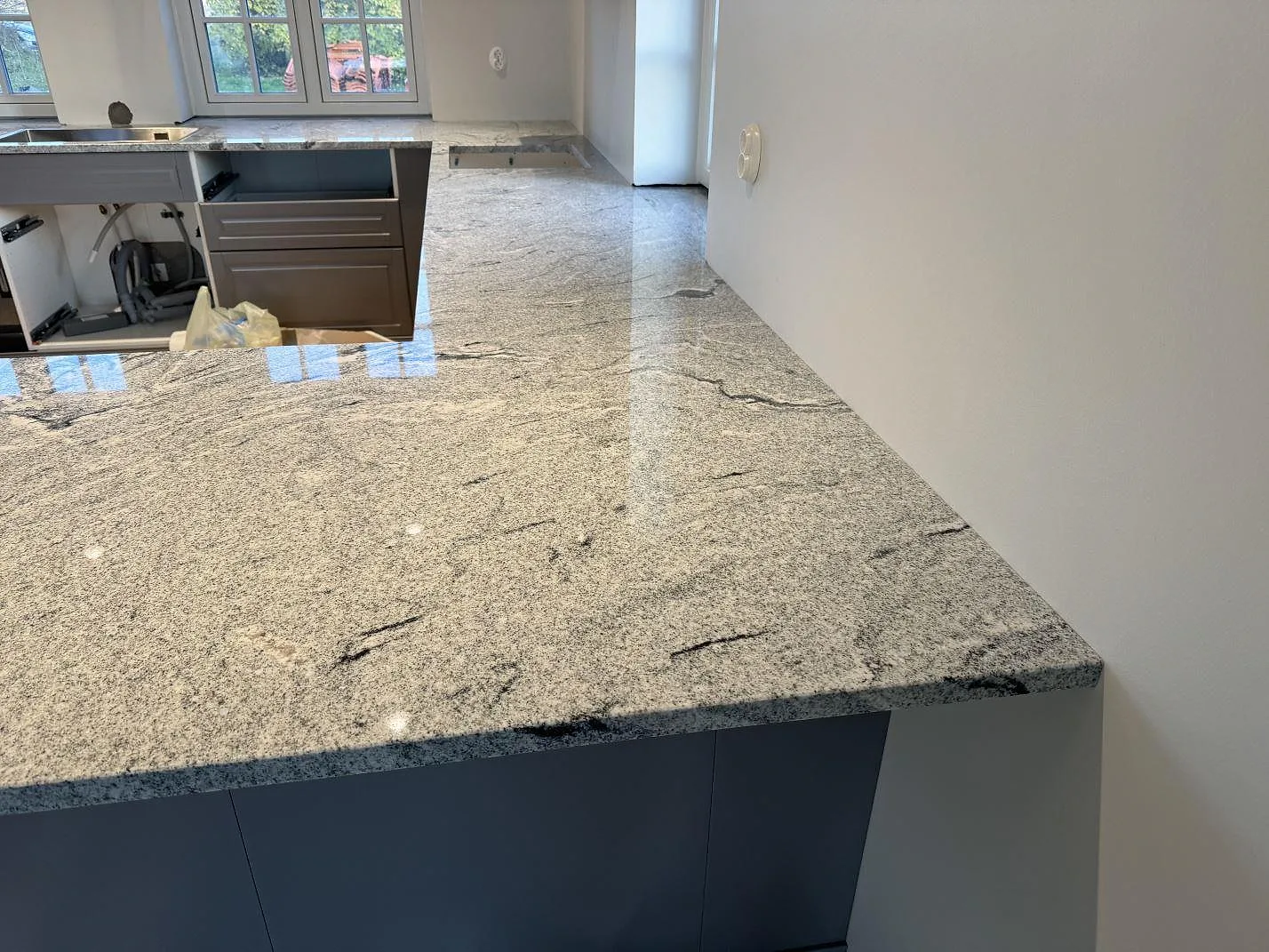 Køkkenbordplade i Viscont White, Broddetorp – billede 2