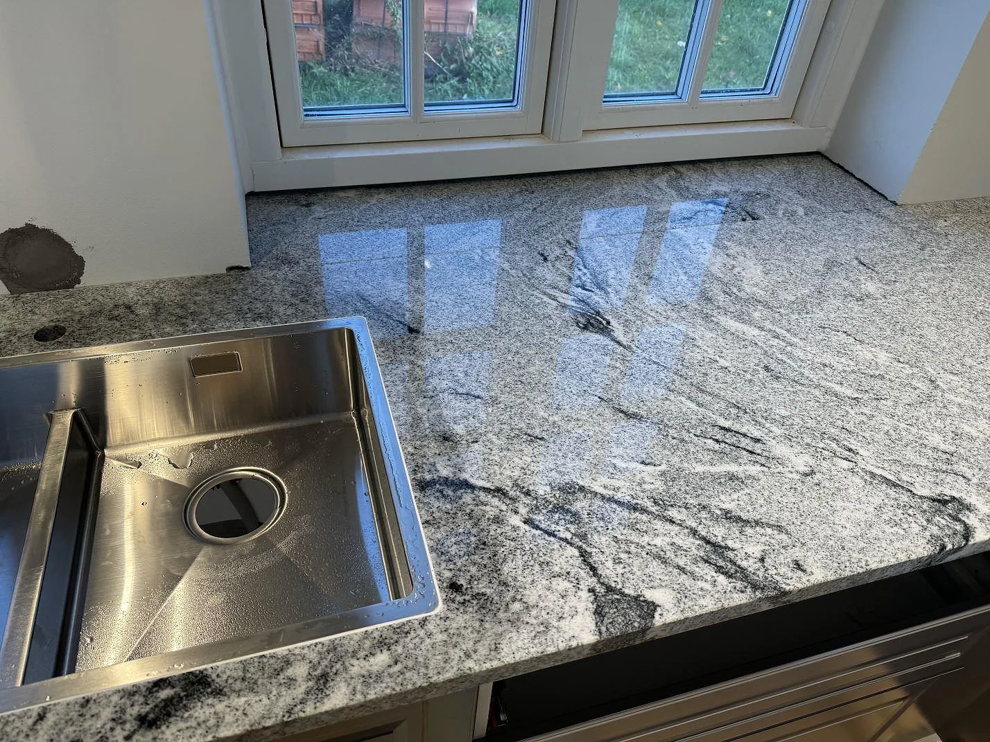Køkkenbordplade i Viscont White, Broddetorp – billede 4