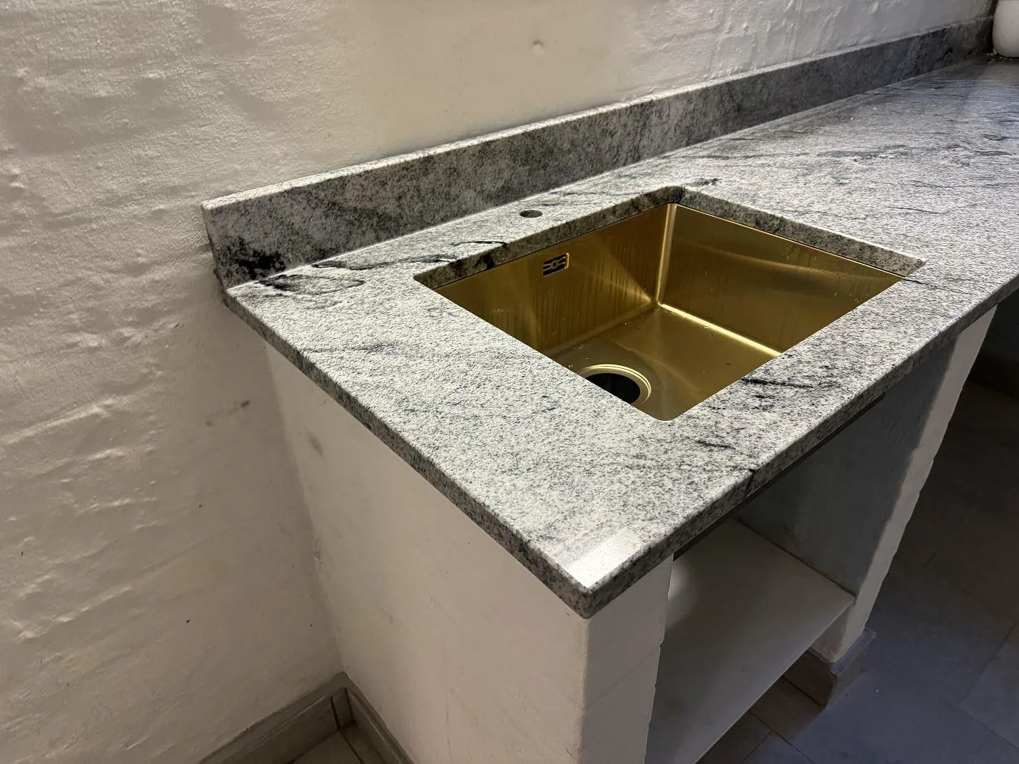 Bordplade i Viscont White, Frederiksberg – billede 2