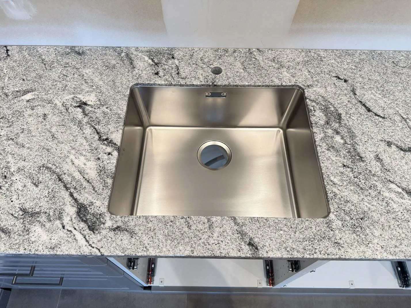 Køkkenbordplade i Viscont White, Kävlinge – billede 3