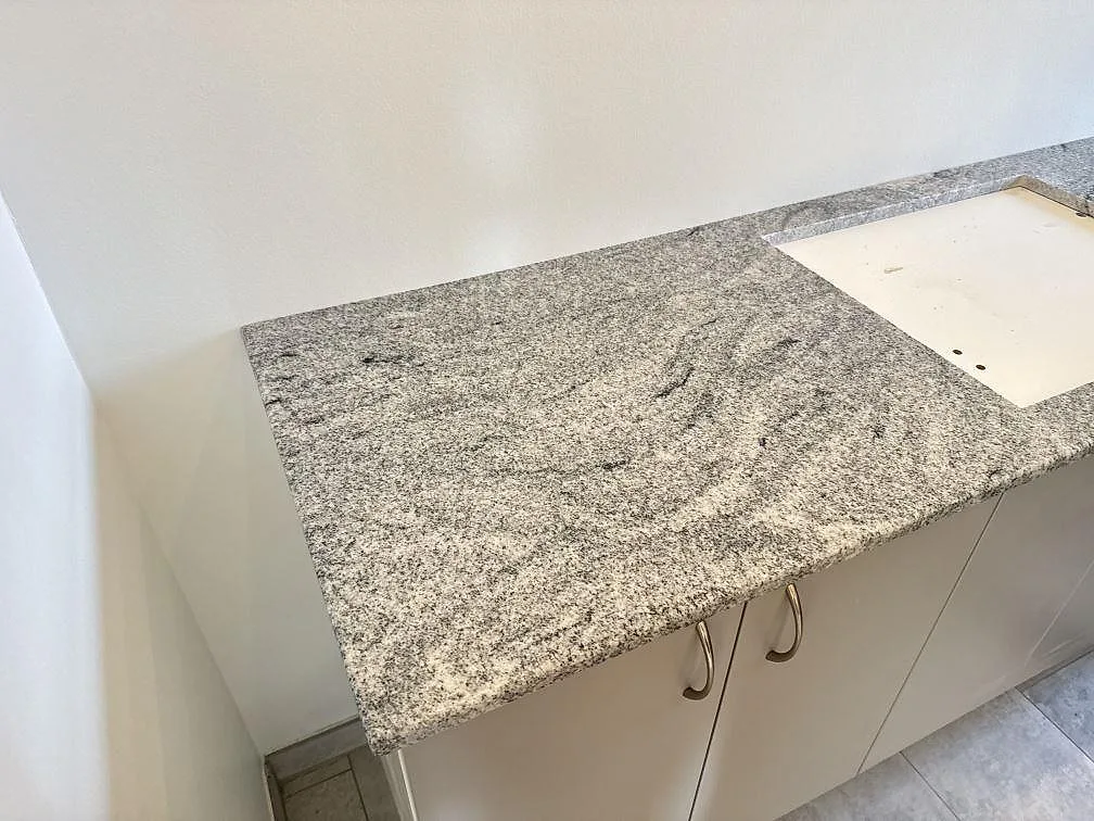 Bordplade i Viscont White, Saltum – billede 2