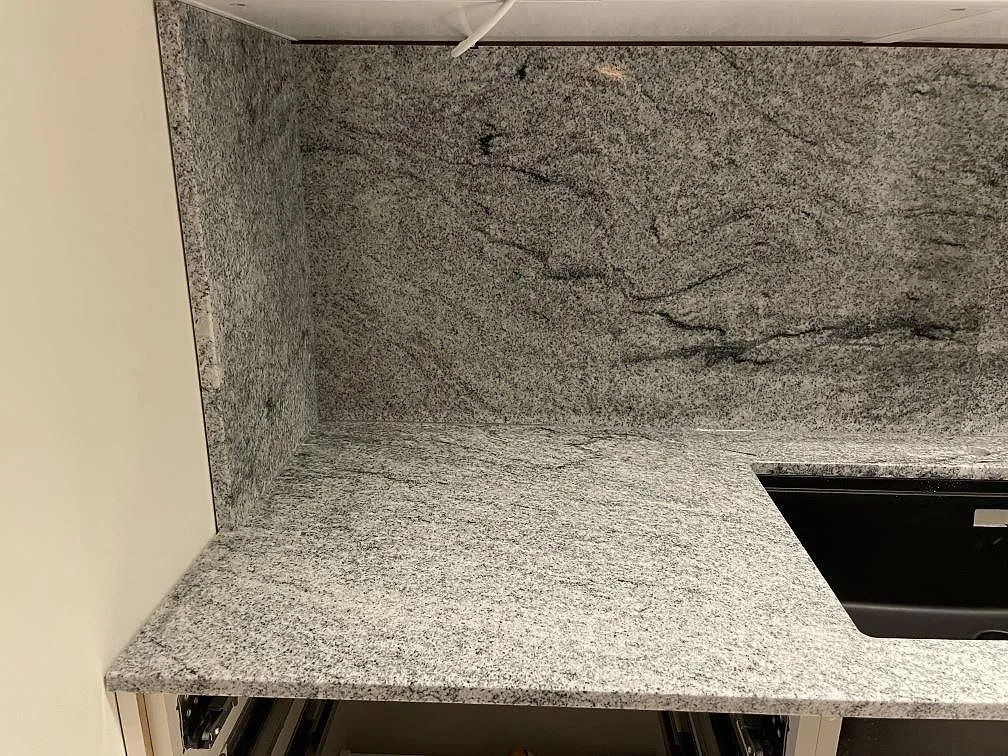 Køkkenbordplade i Viscont White, Sollentuna – billede 2