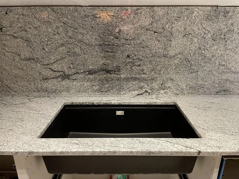Køkkenbordplade i Viscont White, Sollentuna – billede 4