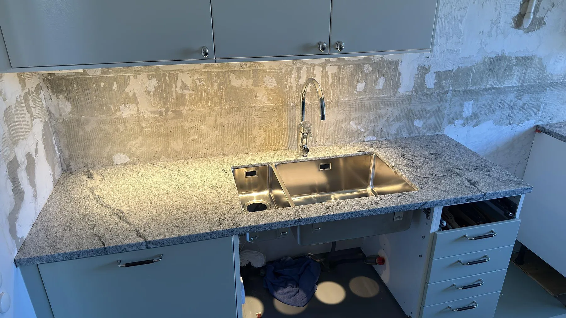 Køkkenbordplade i Viscont White, Solna – billede 2