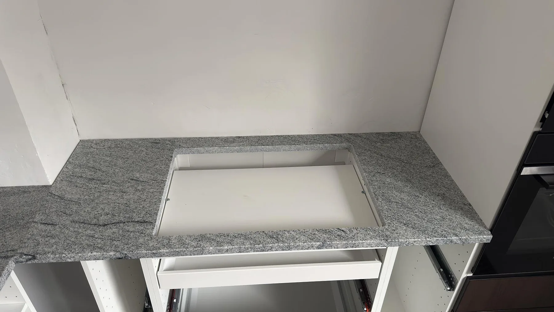 Køkkenbordplade i Viscont White, Tumba – billede 3