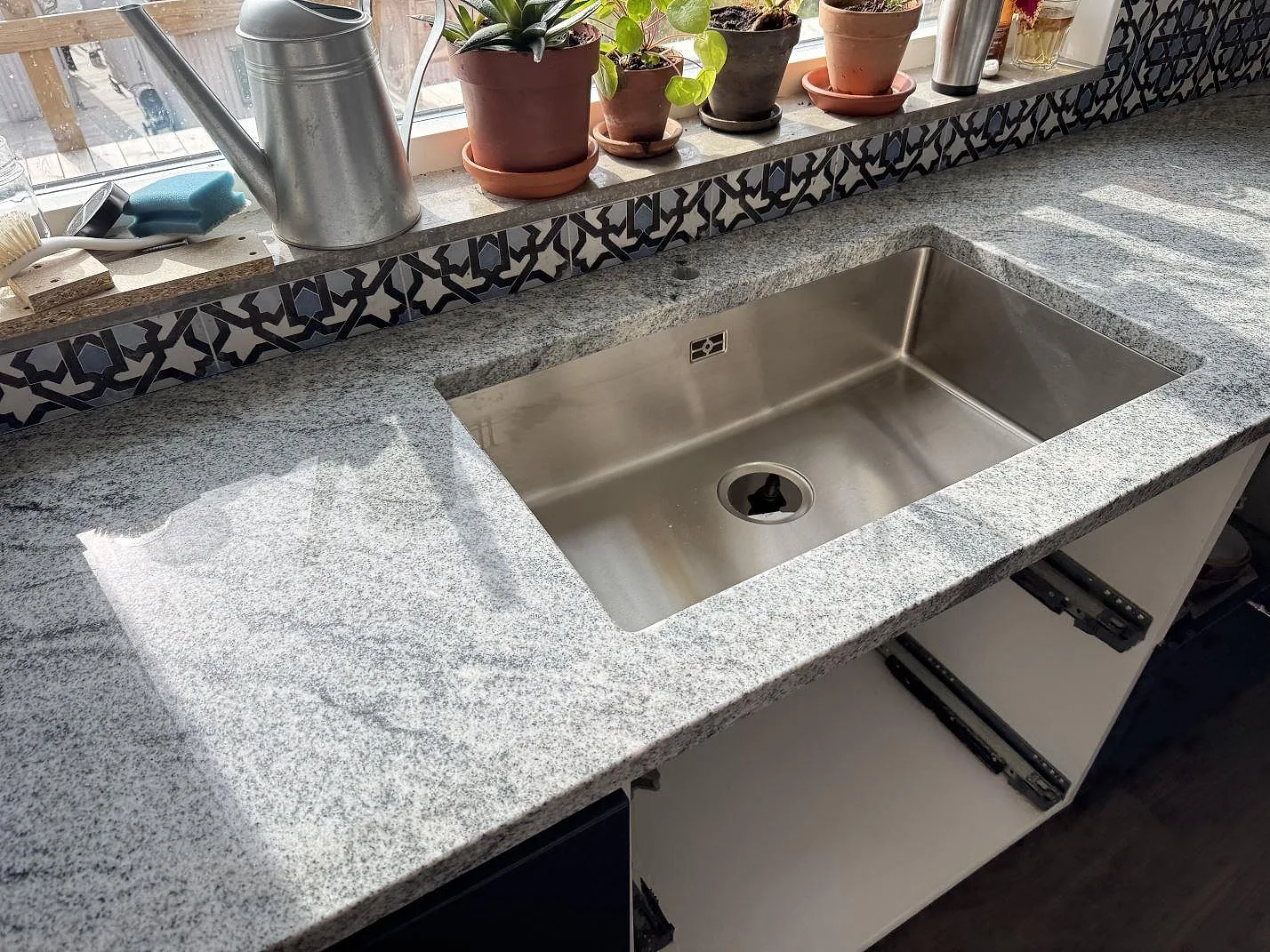Køkkenbordplade i Viscont White, Väjern – billede 3