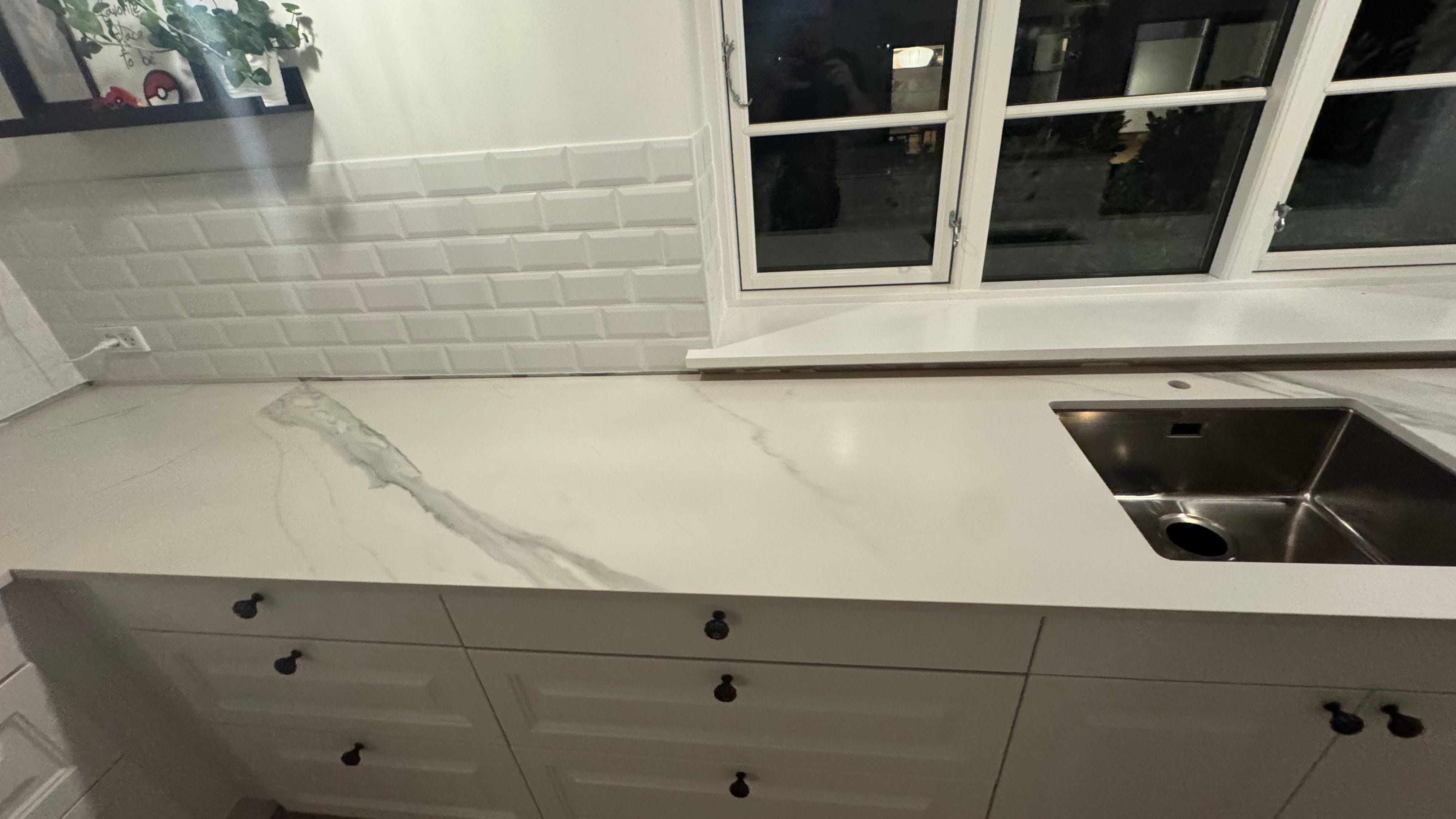 Køkkenbordplade i Dekton Kairos i Holbæk – billede 3