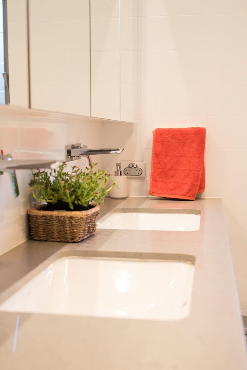 Caesarstone Clamshell