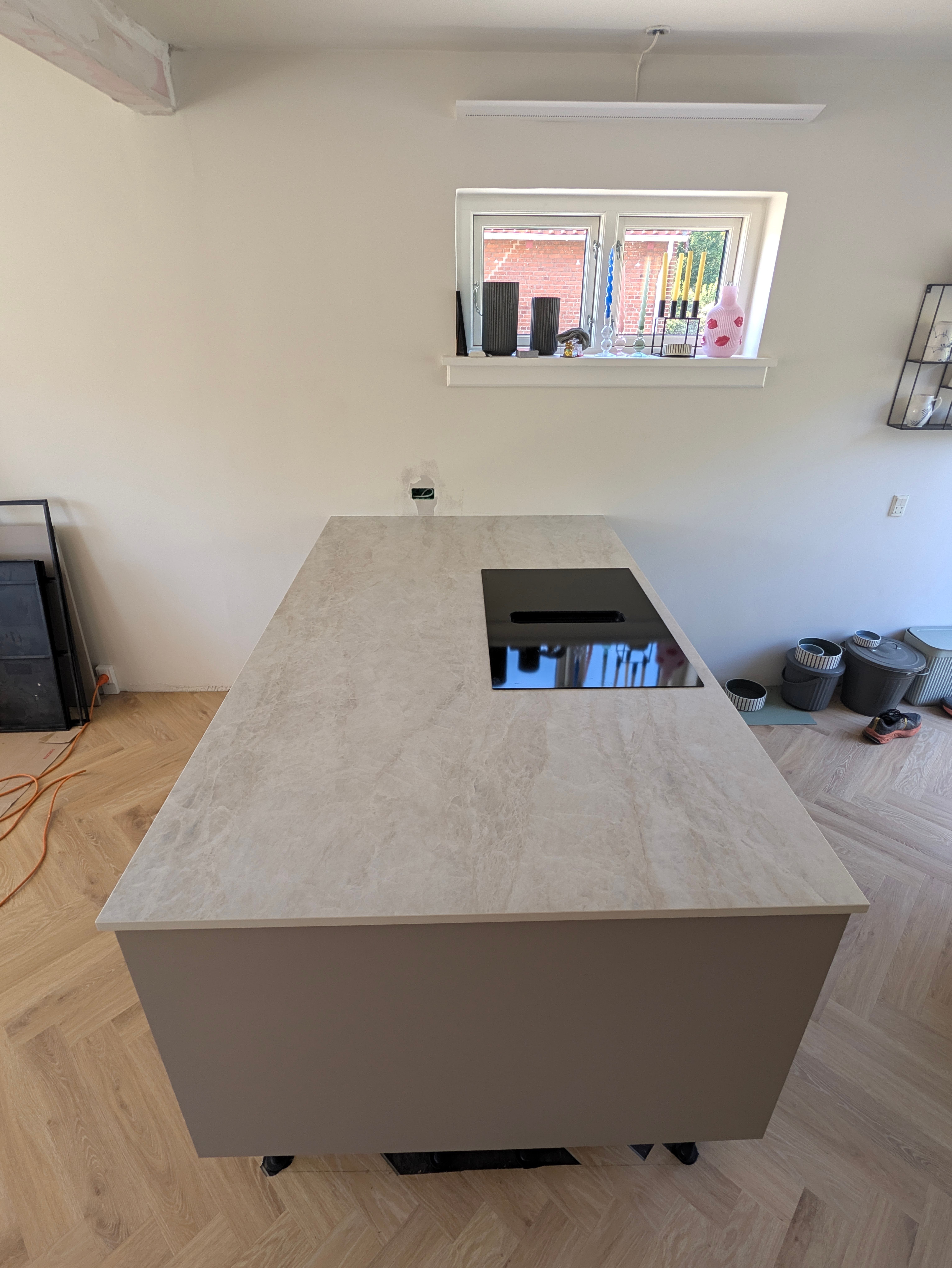 Køkkenbordplade i Dekton Nara i Kalundborg