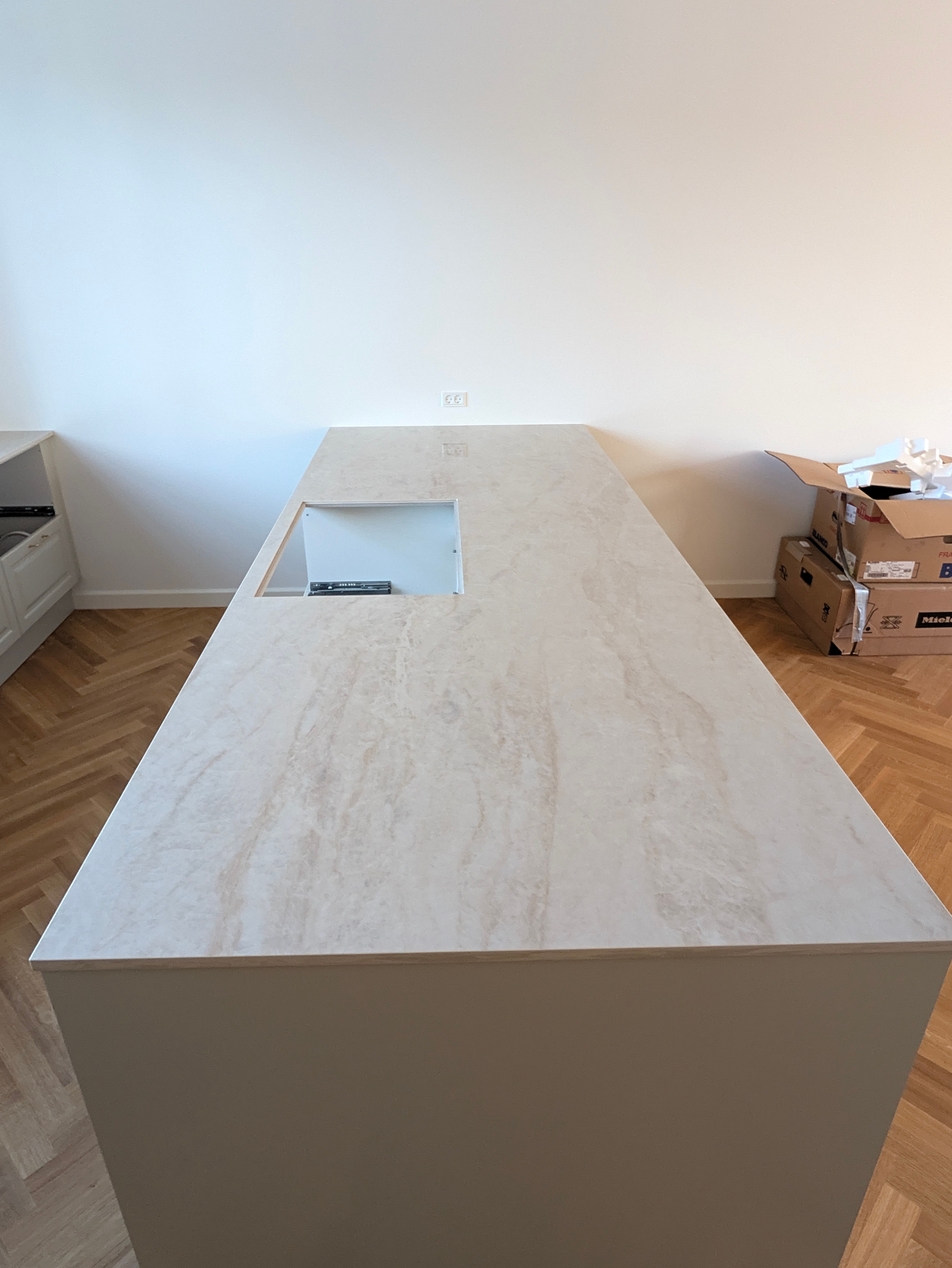 Køkkenbordplade i Dekton Arga i Kongens Lyngby