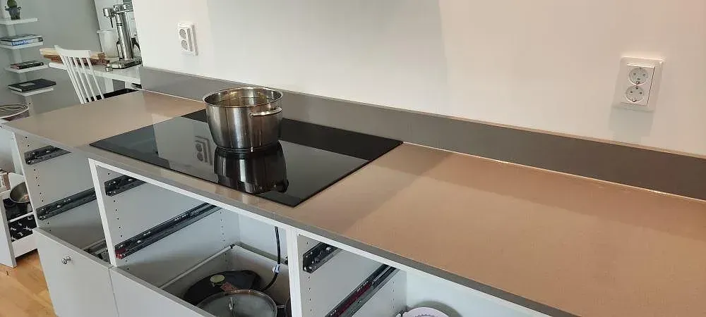 Køkkenbordplade i Silestone Gris Expo, Rönnäng – billede 4