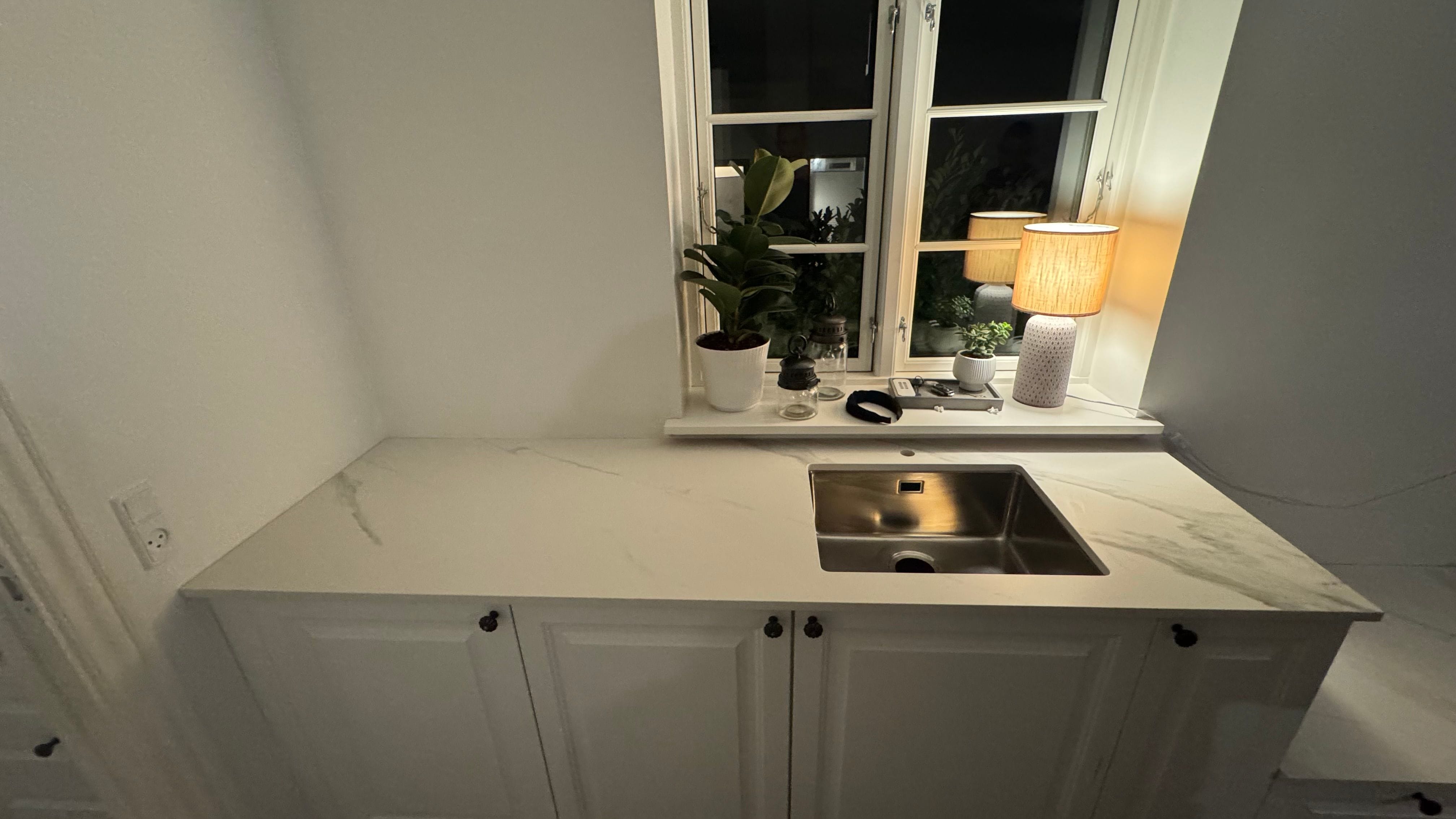 Køkkenbordplade i Dekton Kairos i Holbæk – billede 2