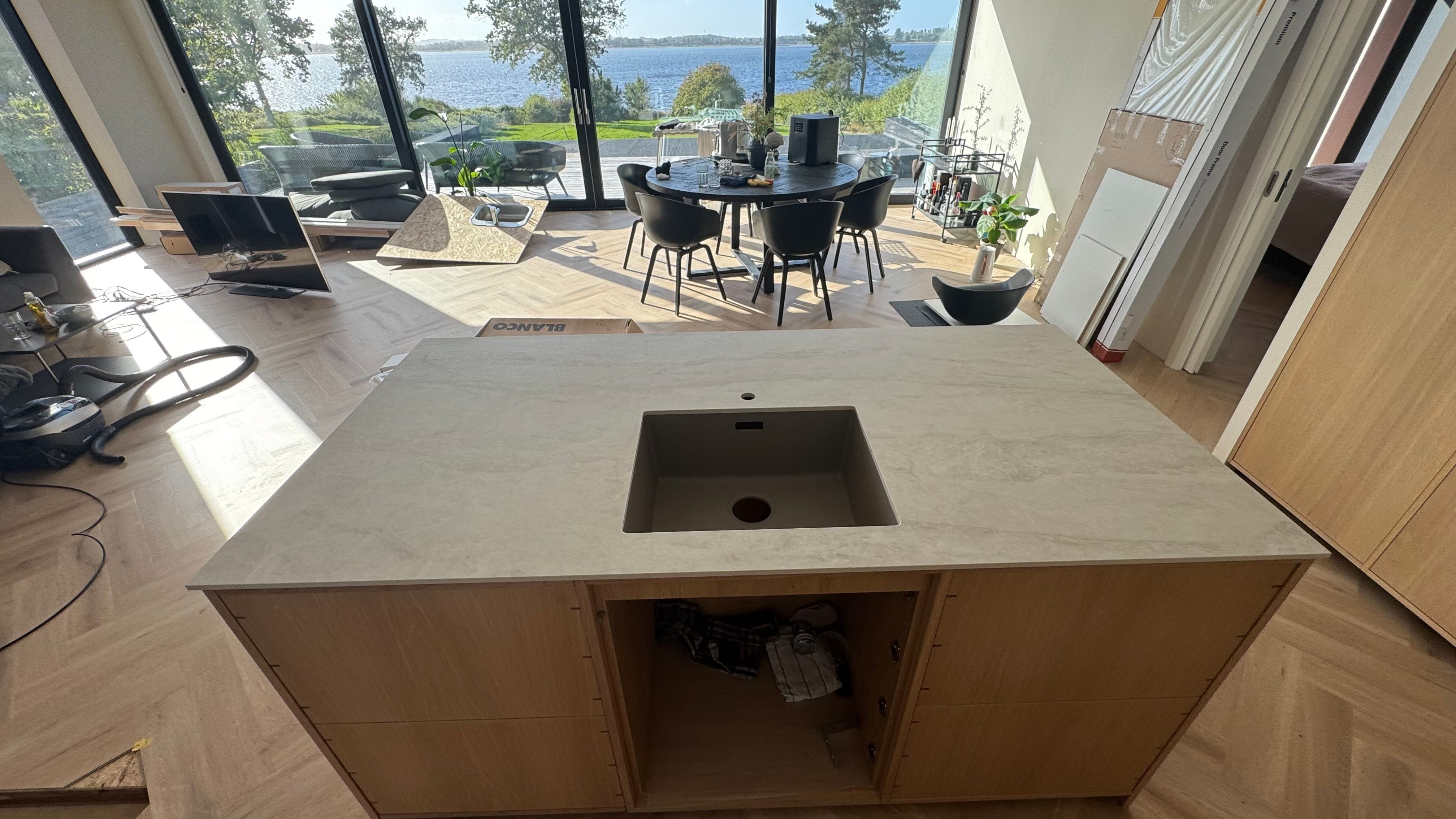 Køkkenbordplade i Dekton Nara i Frederikssund – billede 2